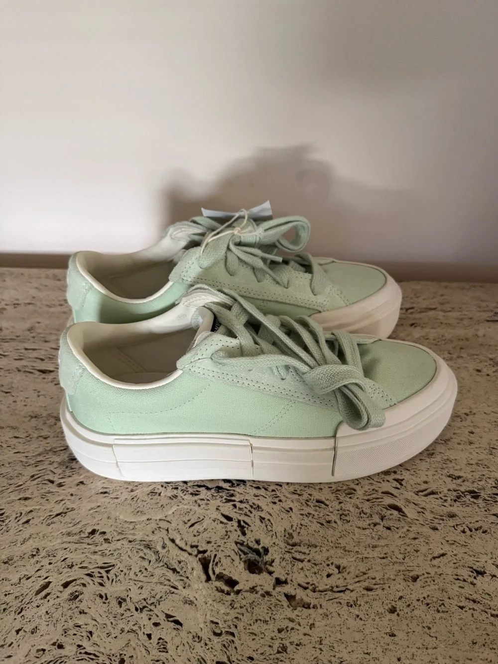 Converse Women's Chuck Taylor All Star Cruise Shoes. Size M6/W7.5